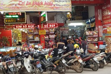 Vàng trong nước “bay” cả trăm nghìn đồng mỗi lượng