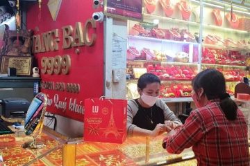 Giá vàng hôm nay 5/2: Lo âu ngày Tết, lao dốc