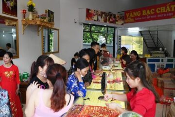 .Giá vàng hôm nay 13/3/2024 lao dốc không phanh.